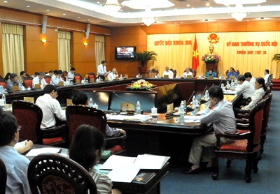 Báo động "đồng tiền cứ ngồi trong ngân hàng" - 2 UB Thường vụ QH họp phiên thứ 18 với những nội dung chuẩn bị cho kỳ họp bắt đầu vào tuần tới.