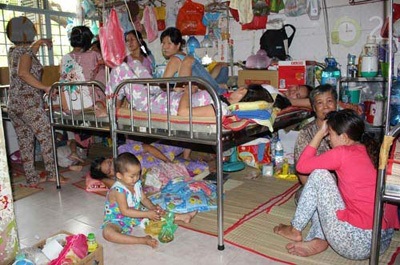 “Bệnh nhân vượt tuyến làm bệnh viện đông như trại tị nạn” - 1 “Bệnh nhân vượt tuyến làm bệnh viện đông như trại tị nạn”