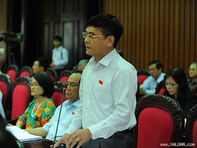 Cháy nổ đang thách thức cả Quốc hội - 1 Phó Chủ nhiệm UB Kinh tế Nguyễn Văn Phúc phát biểu tại hội trường.