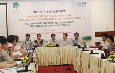 Lãnh đạo giàu nhanh phải giải trình được nguồn gốc tài sản - 1 Nhiều chuyên gia từ các NGOs, cơ quan phát triển nước ngoài tham dự hội thảo.