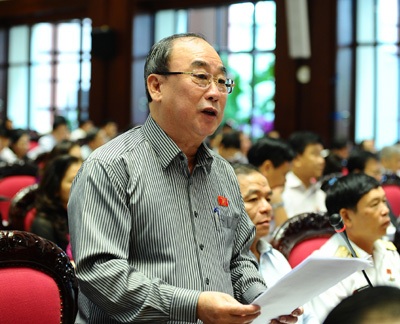 Bộ trưởng Nguyễn Bắc Son: Giải cứu thành công nhiều cuộc tấn công mạng - 2 Đại biểu Trần Ngọc Vinh tại hội trường Quốc hội.