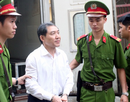 “Rà” quy định trong việc Dương Chí Dũng ở tù vẫn nhận lương - 2 “Rà” trách nhiệm trong việc trả “lương ngồi tù” cho Dương Chí Dũng