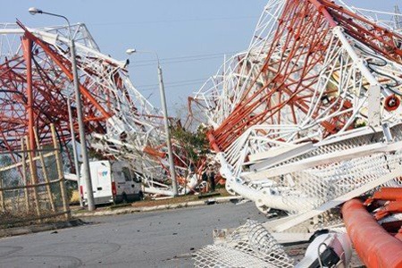Sự cố sập đổ tháp truyền hình Nam Định gây thiệt hại hàng chục tỷ đồng.