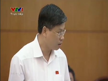 “Không tư lợi sao một bãi giữ xe phường cũng phải giành nhau”? - 4 Đại biểu Nguyễn Sỹ Cương nêu nghi vấn có lợi ích tiêu cực trong việc thu phí.