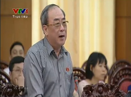 “Không tư lợi sao một bãi giữ xe phường cũng phải giành nhau”? - 1 Đại biểu Trần Ngọc Vinh: Phí chồng phí là vấn nạn phổ biến.