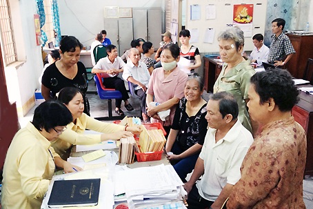 Lo phụ nữ thiệt khi đổi công thức tính lương hưu - 2 (Ảnh minh hoạ)