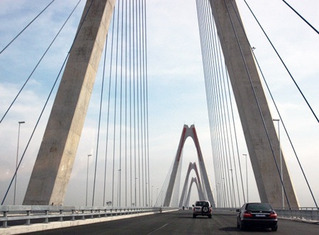 Cầu Nhật Tân đã hoàn thành những hạng mục thi công chính.