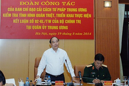 Phó Thủ tướng Nguyễn Xuân Phúc trong buổi làm việc với Quân ủy Trung ương.