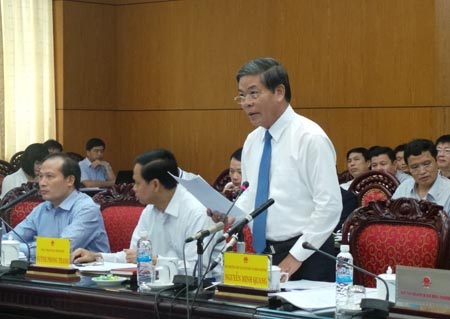 Bao nhiêu cát tặc, vàng tặc được tiếp tay để… rút ruột quốc gia? - 2 Bộ trưởng Nguyễn Minh Quang tại phiên giải trình trước UB Thường vụ QH.