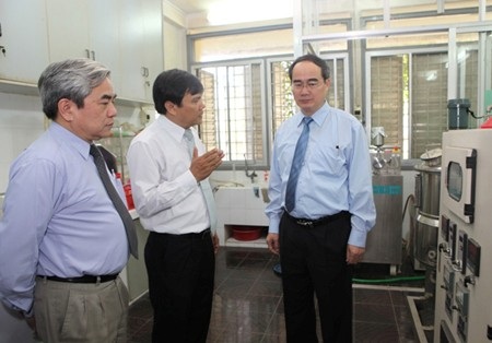 Mong các giáo sư, tiến sĩ đóng góp mạnh mẽ hơn cho đất nước - 1 “Nhà nước “đặt hàng” giáo sư, tiến sĩ giám sát các vấn đề xã hội”