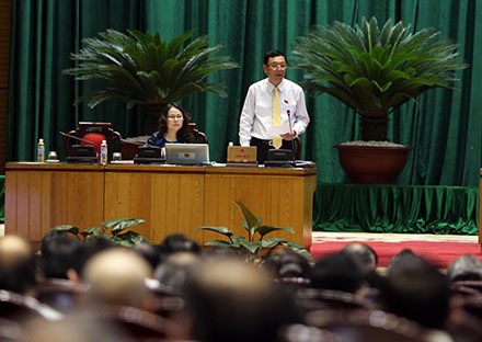 Bộ trưởng Phạm Vũ Luận tại phiên trả lời chất vấn trước Quốc hội.