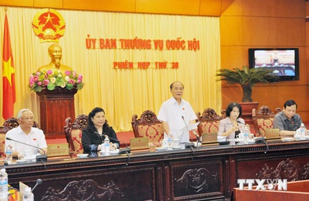 Bàn lại cách thức lấy phiếu tín nhiệm vào cuối năm - 1 Chủ tịch Quốc hội Nguyễn Sinh Hùng khai mạc phiên họp thứ 30 của UB Thường vụ Quốc hội (ảnh: TTXVN)