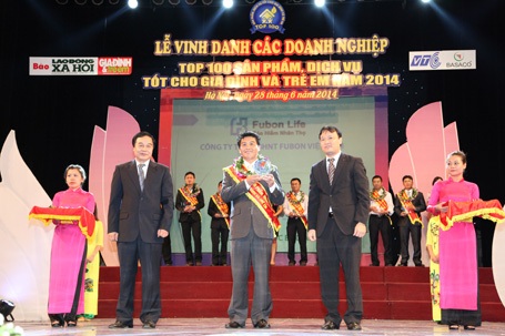 Fubon Life VN nhận giải thưởng “Top 100 sản phẩm dịch vụ tốt cho gia đình và trẻ em” - 1 Fubon Life VN nhận giải thưởng “Top 100 sản phẩm dịch vụ tốt cho gia đình và trẻ em”