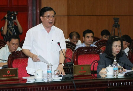 Bộ trưởng Tài chính Đinh Tiến Dũng tại UB Thường vụ Quốc hội.