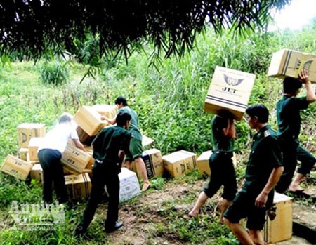 Mở đợt cao điểm chống buôn lậu, hàng giả - 1 Mở đợt cao điểm chống buôn lậu, hàng giả