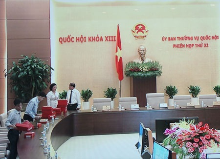 Lãnh đạo Quốc hội hân hoan mừng “nhà mới” - 5 Công tác chuẩn bị hoàn tất với việc đặt biển tên, chức danh các đơn vị trong phòng họp.