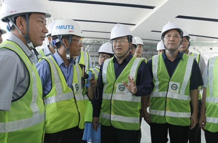 Bộ trưởng Xây dựng thị sát 3 công trình trọng điểm của Hà Nội - 2 Hội đồng nghiệm thu nhà nước làm việc tại nhà ga T2 cảng hàng không quốc tế Nội Bài.