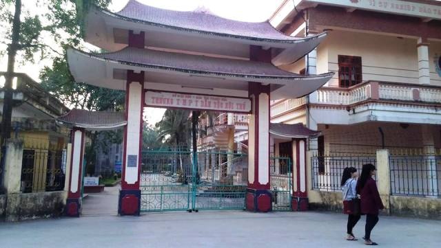 Hiệu trưởng bị “tố” cắt xén tiền thưởng HS, hưởng phụ cấp sai quy định - 2 Trường THPT Dân tộc nội trú tỉnh Thanh Hóa- nơi bị tố cắt xén tiền thưởng của học sinh