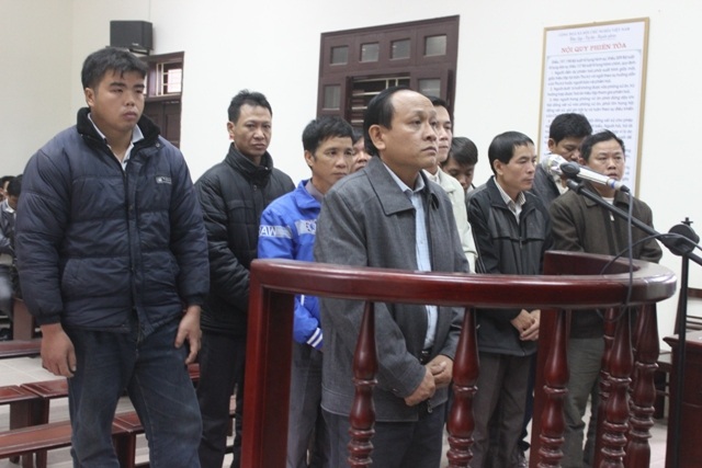 Các bị cáo trước vành móng ngựa