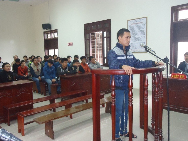 Bị cáo Lê Văn Dũng trước vành móng ngựa