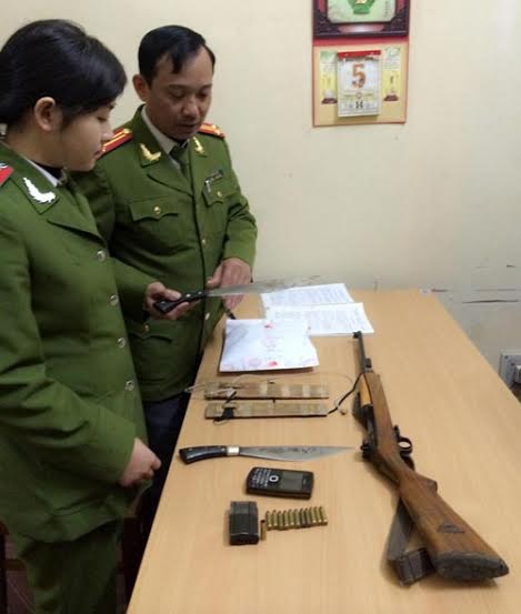 Hung khí các đối tượng dùng chống trả các chiến sĩ cảnh sát