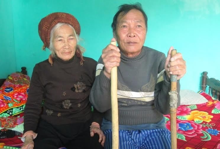 Chuyện của những phận người cả đời lênh đênh trên biển - 1 Ông Hoàng Văn Khâm, người sống sót kỳ diệu sau 3
ngày 3 đêm lên đênh trên biển