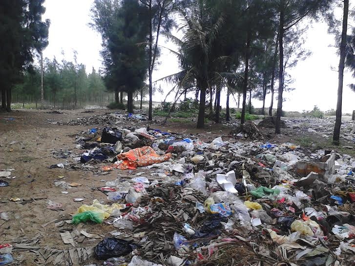 Khu du lịch sinh thái ngập... rác! - 1 Rác bủa vây khu du lịch sinh thái