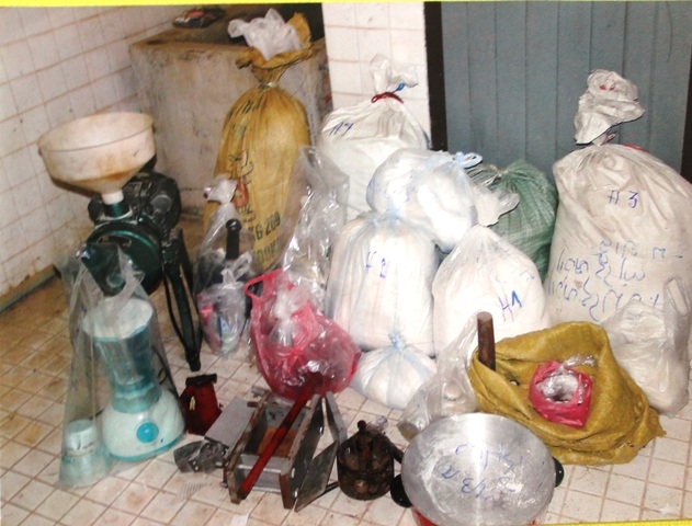 Heroin cùng dụng cụ chế biến ma túy tổng hợp được thu giữ trong một vụ án tại Sầm Nưa