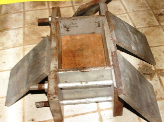 Một chiếc máy đóng bánh ma túy được lực lượng chức năng phát hiện