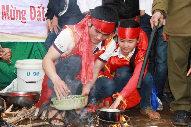 Việc đánh lửa cũng phải thực hiện theo phương pháp cổ xưa