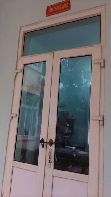 Trong giờ làm việc, ủy ban xã không một bóng người - 3 Tất cả các phòng từ tầng 1 lên tầng 2 của trụ sở UBND xã Ngư Lộc đều không một bóng người.
