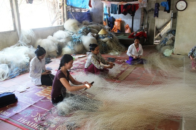 Nghề đi biển vất vả, không có đồng ruộng nên phụ nữ nơi này muốn sang Trung Quốc mong đổi đời