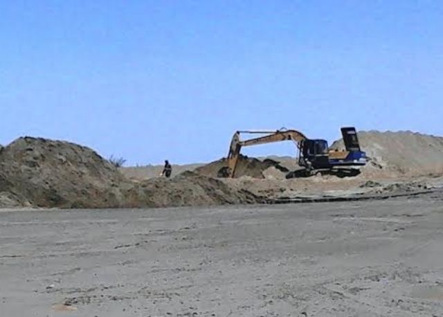 Bất chấp sự chỉ đạo của cơ quan chức năng, bãi cát vẫn ngang nhiên hoạt động