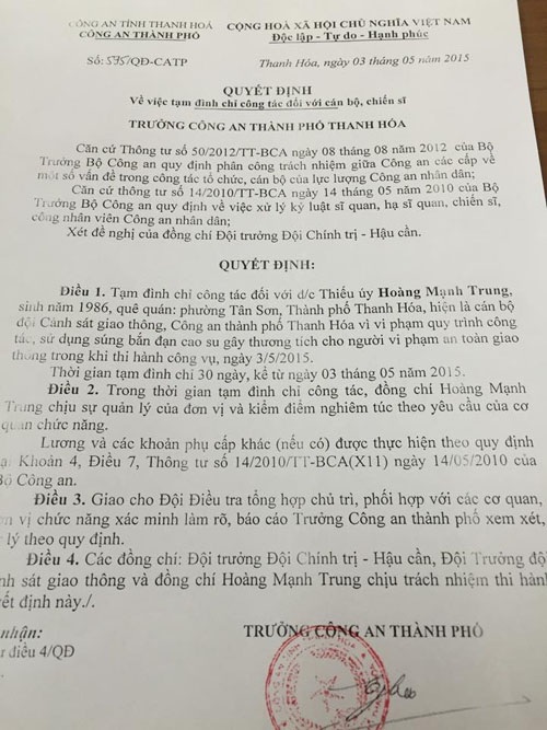 Tạm đình chỉ một CSGT bắn đạn cao su vào người vi phạm - 2 Quyết định đình chỉ công tác Thiếu úy Hoàng Mạnh Trung