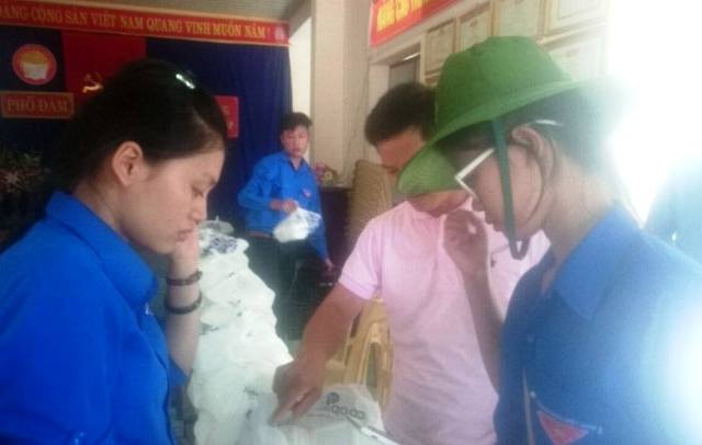 Dậy từ 2 giờ sáng nấu cơm phục vụ sỹ tử - 11 Dậy từ 2 giờ sáng nấu cơm phục vụ sỹ tử
