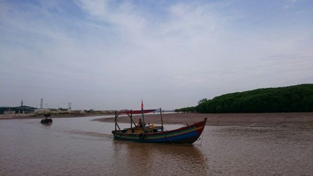 Ngư dân khốn đốn vì cảng cá bồi lắng - 3 Việc bồi lắng cửa lạch càng ngày càng nghiêm trọng