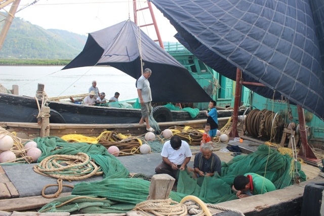 Ngư dân vào cảng rồi mắc kẹt lại chưa ra khơi được