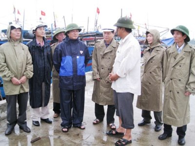 Miền Trung hối hả chạy bão - 17