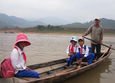 Những Chuyến Đò Nghĩa Tình Sang Sông Đakrông | Báo Dân Trí