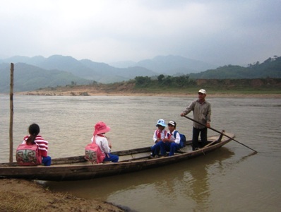 Những chuyến đò nghĩa tình sang sông Đakrông - 2