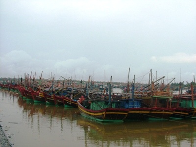 Cho 200 nghìn học sinh nghỉ học giúp cha mẹ “chạy” bão - 6