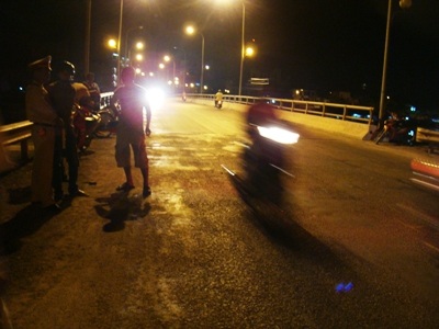 Đi múa lân về, một bé trai bị xe tông tử vong - 1