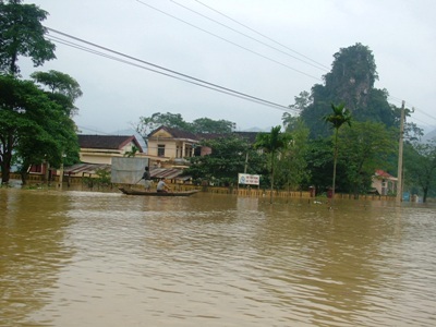 “Rốn lũ” Tân Hóa lại “chơi vơi” giữa mênh mông nước - 2