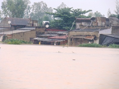 Quảng Bình: Quốc lộ 1A nhiều đoạn vẫn còn ngập sâu - 4