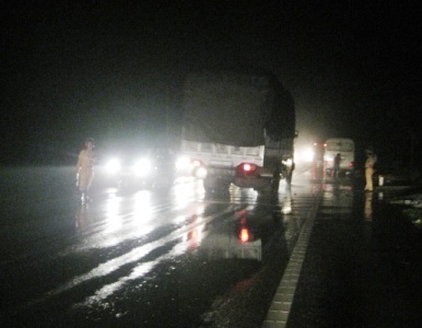 Quốc lộ 1A thông tuyến sau 4 ngày ngập lũ - 1