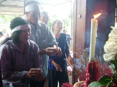 Những mái đầu bạc khóc thương 3 trẻ đầu xanh - 5