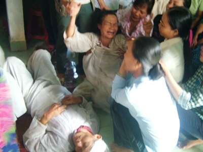 Những mái đầu bạc khóc thương 3 trẻ đầu xanh - 2