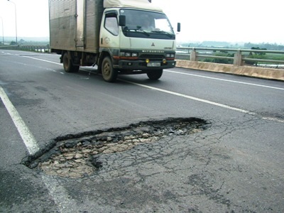 Đường xuống cấp sau 1 năm sử dụng - 6