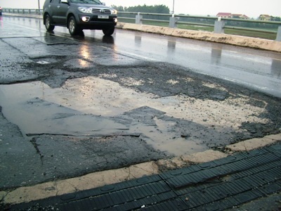 Đường xuống cấp sau 1 năm sử dụng - 7