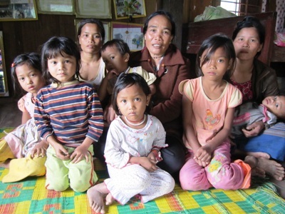 Người phụ nữ không “nhượng bộ” luật tục lạc hậu - 2